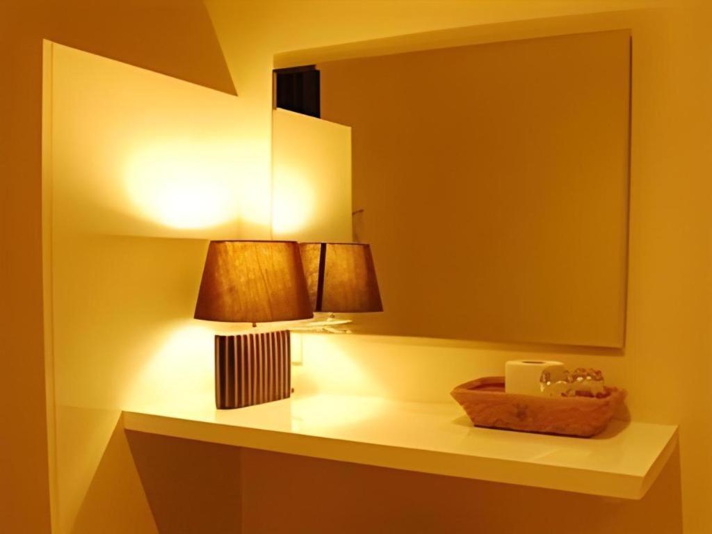 White House Asoke Sukhumvit 18 Hotel Банкок Екстериор снимка