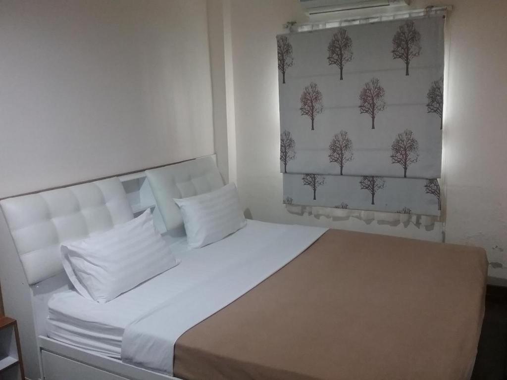 White House Asoke Sukhumvit 18 Hotel Банкок Екстериор снимка