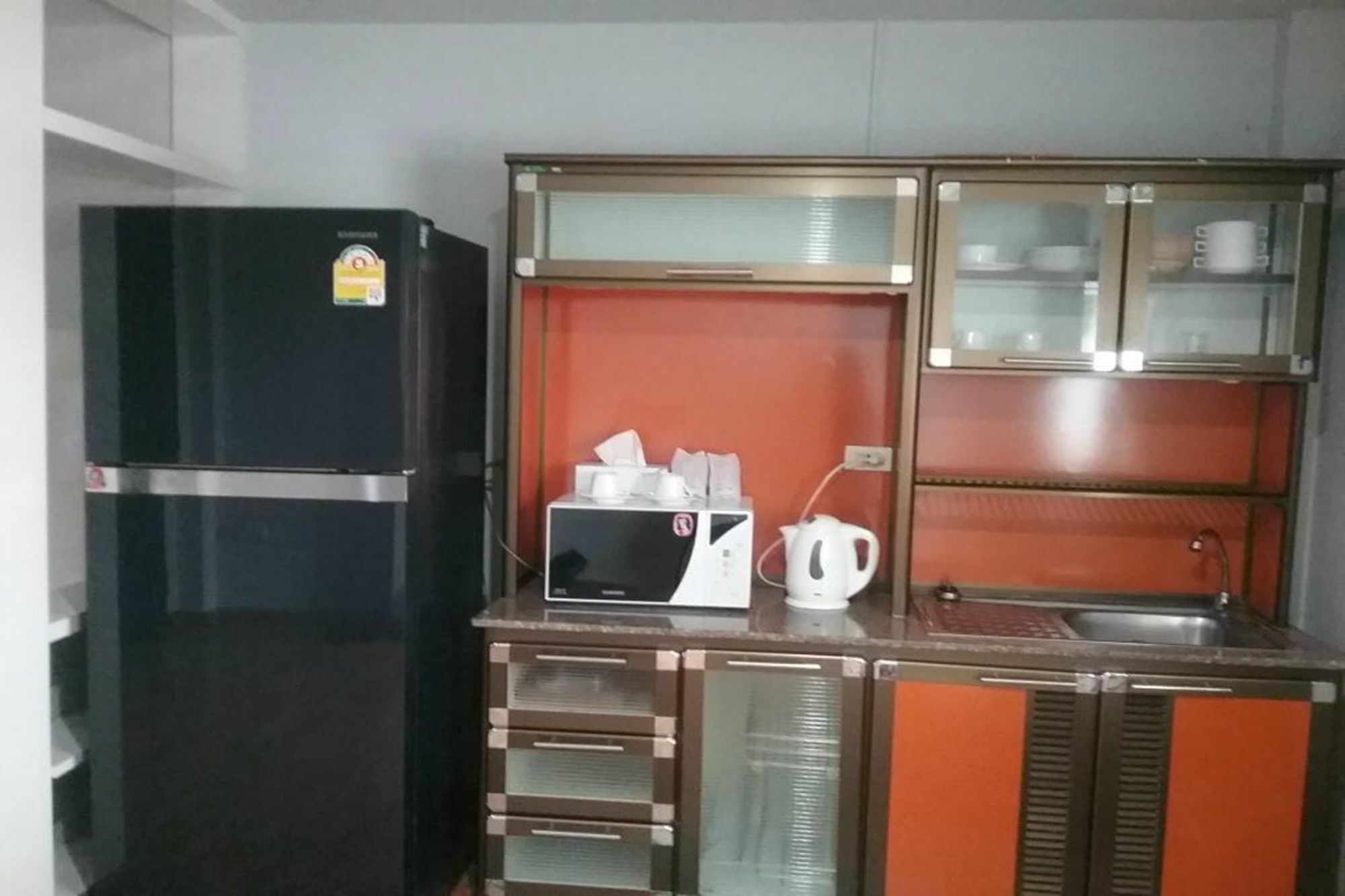 White House Asoke Sukhumvit 18 Hotel Банкок Екстериор снимка